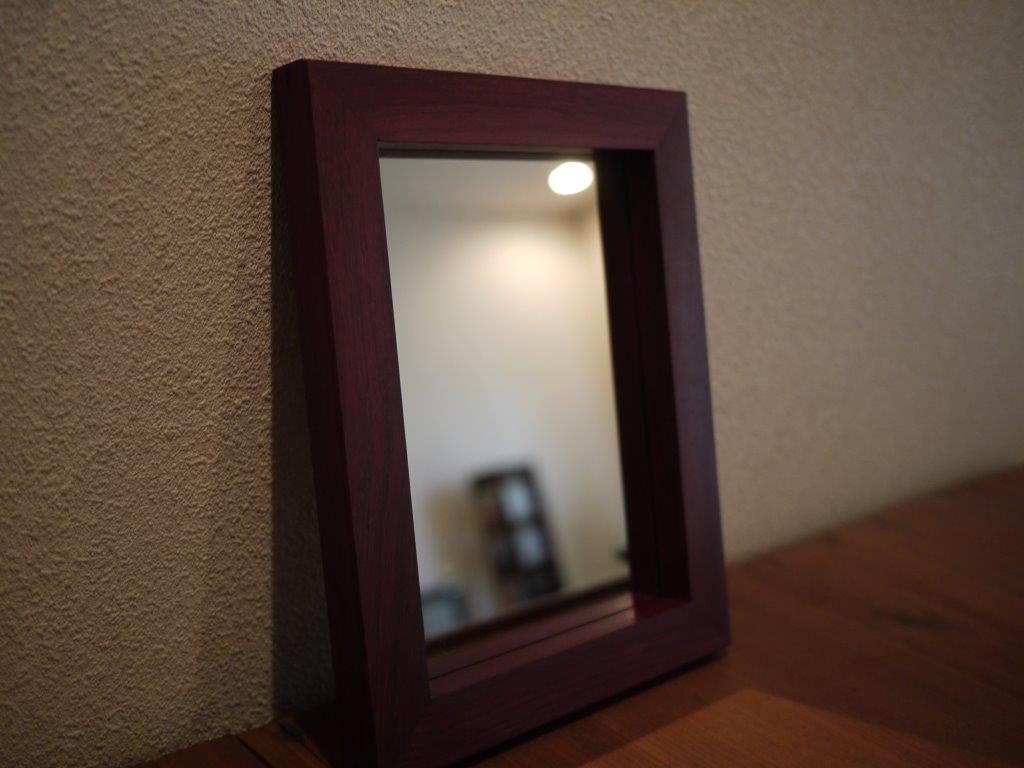 wood_frame_mirror
