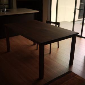 Dining_table
